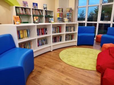 Heckmondwike Primary School library design case study - Peters